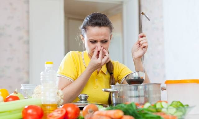 Tych rzeczy nie odgrzewaj – grozi to zatruciem pokarmowym. Zobacz, które potrawy najlepiej jeść od razu po ugotowaniu lub na zimno