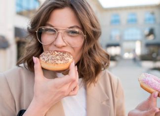 Śmieciowe jedzenie nieodwracalnie uszkadza mózg. Taka dieta upośledza pamięć. Szkodzi zwłaszcza w młodym wieku
