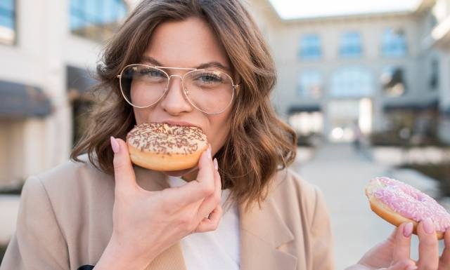 Śmieciowe jedzenie nieodwracalnie uszkadza mózg. Taka dieta upośledza pamięć. Szkodzi zwłaszcza w młodym wieku