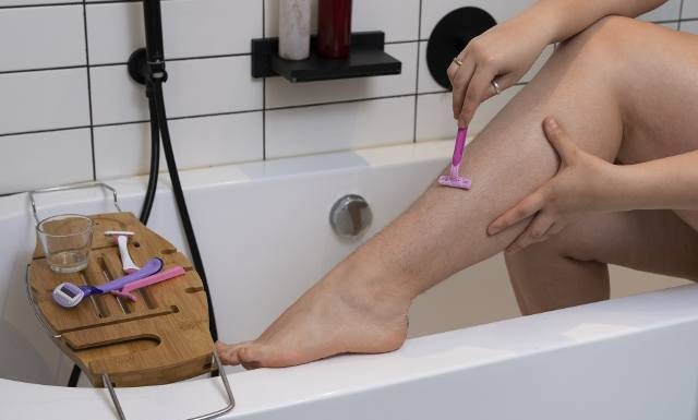 Od czego się robi zapalenie mieszków włosowych? Główni winowajcy to depilacja i golenie nóg