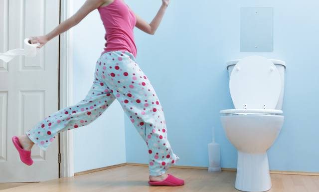 Zjesz je i będziesz pędzić do toalety. Po jakich produktach jest biegunka? Lepiej ich nie jedz, jeśli nie chcesz niespodzianki