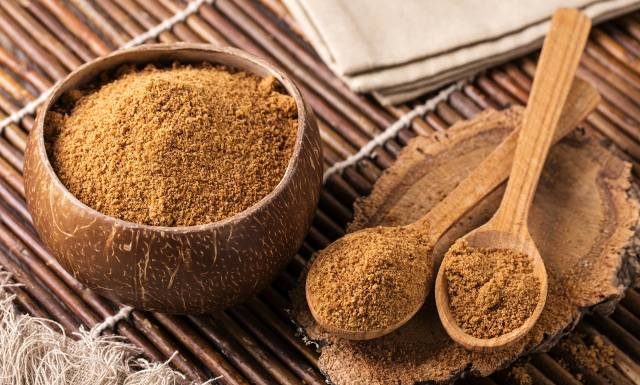 Kupiłam cukier kokosowy i nie używam już zwykłego. Ten słodzik ma mieć niskie IG. Dla mnie najlepszy jest jednak karmelowy smak