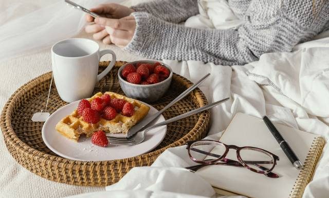 Co Polacy najbardziej lubią jeść na śniadanie? Liderka jest jedna. Sięga po nią aż 80 proc. badanych!