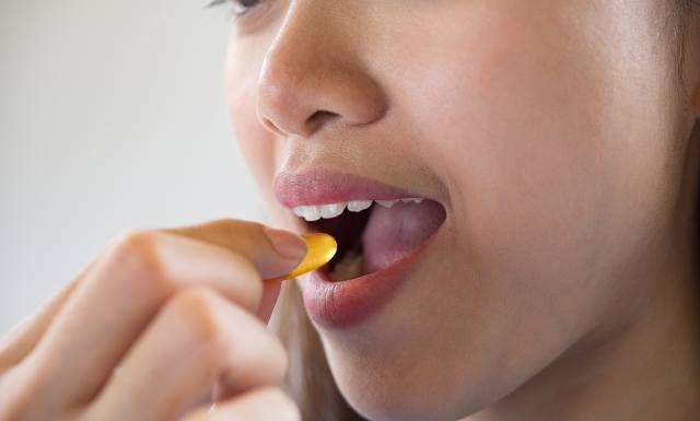 Czy witaminę D powinno się brać cały rok? Niektóre grupy mogą zrobić letnią przerwę w suplementacji