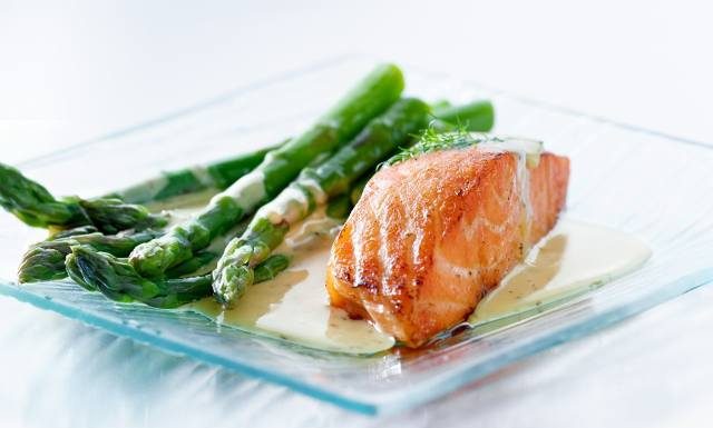 Najzdrowsze szparagi. Gotuj je tak, dzięki temu stracą najmniej swoich wartości. Niebywałe, jak cenne jest to warzywo!