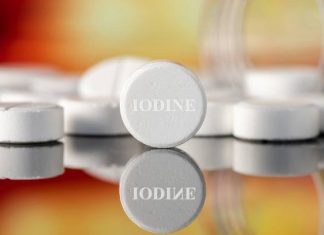 Jod dla Polaków na wypadek skażeń promieniotwórczych. Ministerstwo Zdrowia określa dawkowanie preparatów ze stabilnym jodem