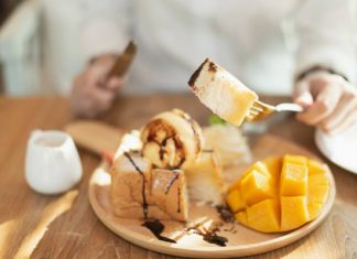 Jestem ekspertem żywienia i jem cukier. Oto moje sposoby na to, by zdrowo słodzić i nie odmawiać sobie deserów