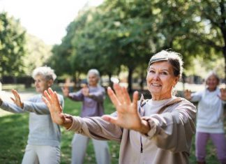 Chroni mózg, wzmacnia ciało. To idealna aktywność dla seniorów. Tai chi spowalnia nawet rozwój parkinsona!
