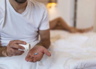 Wielogodzinne, bolesne erekcje i utrata wzroku. Te 5 powodów sprawi, że nie sięgniesz więcej po Viagrę i tabletki na erekcję bez potrzeby