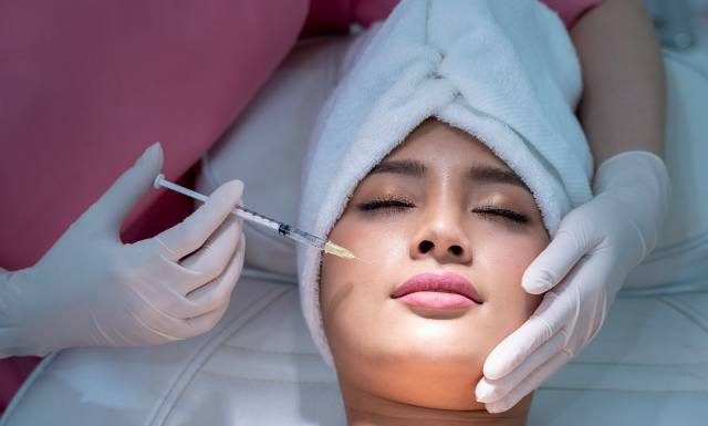 Wygładzanie zmarszczek skończyło się śmiertelną chorobą. Zostały zakażone HIV podczas liftingu. To pierwszy taki przypadek