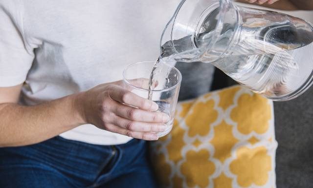 Nie wiesz ile pić wody? Skorzystaj z wyjątkowego kalkulatora picia wody stworzonego przez dwie Polki