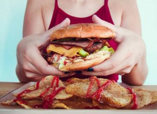 Unikaj takiego jedzenia. Jest wyjątkowo rakotwórcze! Te produkty spożywcze zwiększają ryzyko zachorowania na nowotwór