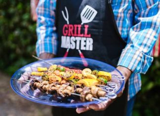 Co zrobić, żeby grill był zdrowszy? Te metody polecają dietetycy. Zobacz najlepsze sposoby na przygotowanie pysznych dań z grilla
