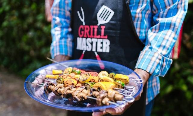 Co zrobić, żeby grill był zdrowszy? Te metody polecają dietetycy. Zobacz najlepsze sposoby na przygotowanie pysznych dań z grilla