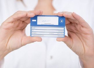 Wyjedź na wakacje 2024 bez obaw. Co to jest karta EKUZ i jak ją wyrobić? To prostsze niż ci się wydaje!