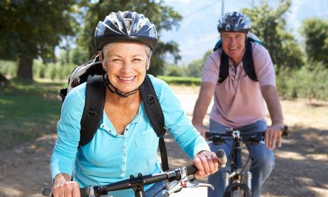 Wsiądź na rower, a schudniesz i będziesz żyć dłużej. Pozytywne efekty już po godzinie. Oto 9 korzyści zdrowotnych z jazdy na rowerze