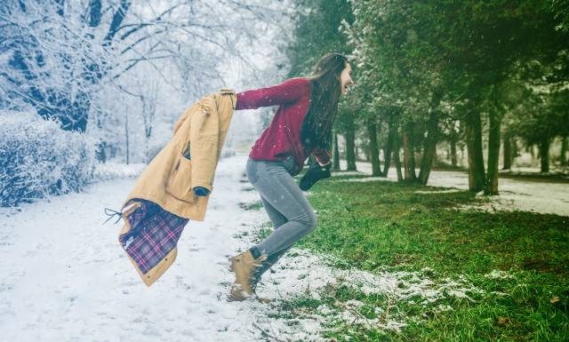 Za bóle kości, stawów, głowy obwiniasz pogodę? Coś w tym jest. Eksperci mówią jak nagłe zmiany pogody wpływają na zdrowie