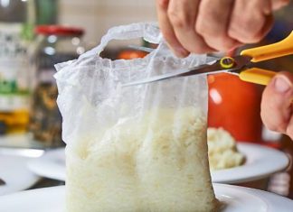 Gotujesz tak ryż albo kaszę? Jak najszybciej przestań! Trujesz siebie i swoją rodzinę