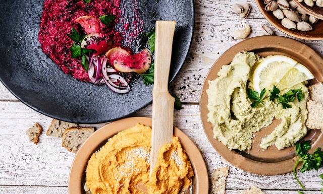 To najzdrowsza pasta ever. Da ci sytość i wesprze odchudzanie, ale uwaga – nie każdy rodzaj jest równie dobry! Jak wybierać hummus?