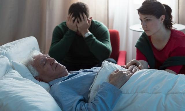 Pacjenci z demencją odzyskują pamięć przed śmiercią. Fenomen dotyczy co 3. chorego i przynosi nadzieję na przyszłe leczenie