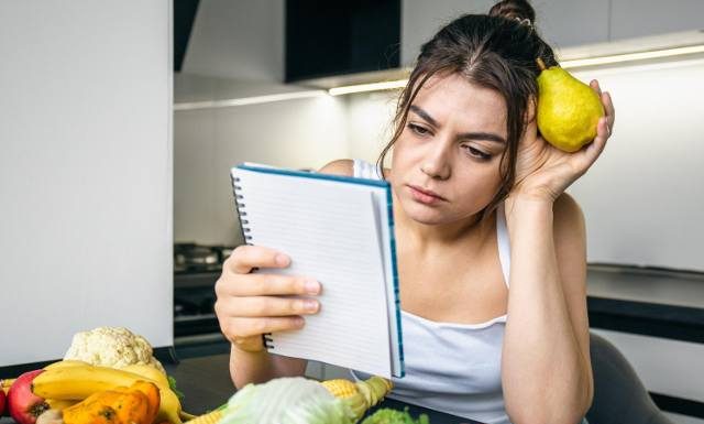 Tego efektu boją się wszyscy na diecie odchudzającej. Winny jest 1 czynnik. Zobacz nowe fakty na temat tycia