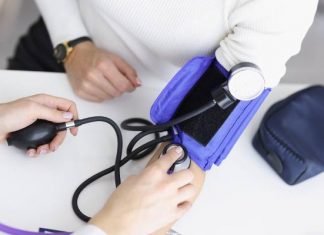 „Umarł na zawał, a nawet nie chorował”. Prawidłowe ciśnienie krwi to już nie 140/90. Nowe normy są bardziej rygorystyczne