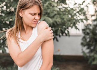 Co przyciąga komary? Ci mali krwiopijcy preferują jedną grupę krwi, ale są też inne czynniki, które są dla nich atrakcyjne. Sprawdź, jakie