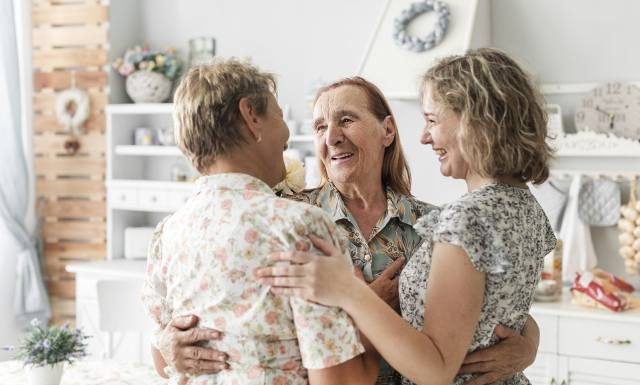 Szukasz niebanalnego prezentu dla mamy? Na Dzień Matki podaruj zdrowie zamknięte w butelce. Lecznicze nalewki to strzał w dziesiątkę