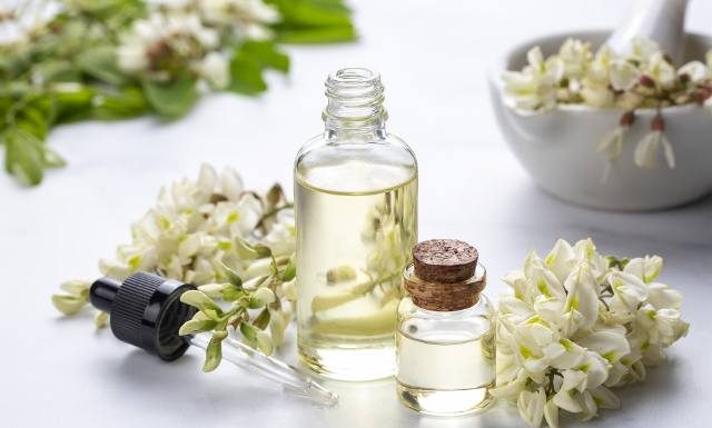 Kwiatowa nalewka na dnę moczanową, nadciśnienie i trawienie. Nie musisz czekać do wakacji. Zrób ją już teraz