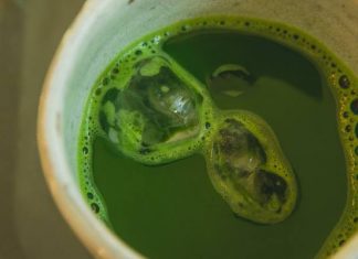 Ten napój chroni przed chorobą, od której wypadają zęby. Pij albo stosuj w nietypowy sposób. Zobacz wyniki badania
