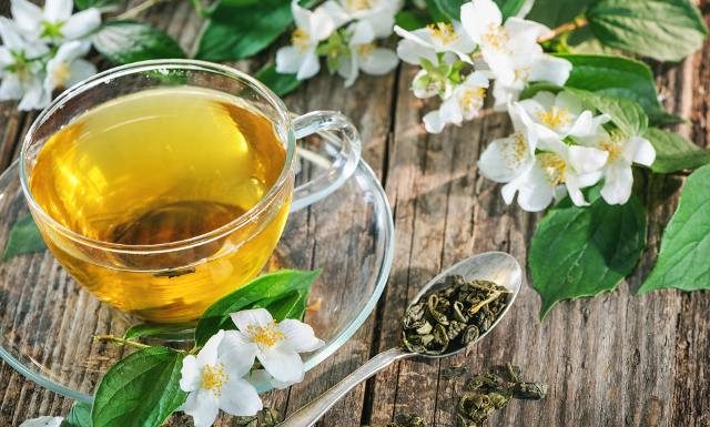 Tani sposób na stres, zmarszczki i libido. Prosto z krzaczka wrzuć do filiżanki i zalej wrzątkiem. Pięknie pachnie i rewelacyjnie smakuje