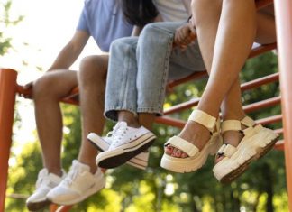 Tych butów nie noś w upały! Ortopeda poleca najlepsze buty na lato dla kobiet, mężczyzn i dzieci