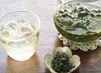 Przygotuj na zimno. Cold brew tea to zdrowszy napój niż parzona herbata. Ma lepszy smak i jest idealny na ciepłe dni