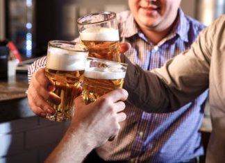 Alkohol zdrowy na serce? Ten szkodliwy mit może cię zabić. Chcesz mieć zdrowe serce i szczupłą sylwetkę? Zrezygnuj nawet z czerwonego wina