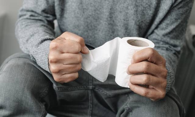 Nie możesz zrobić kupy? Wypróbuj 9 tanich i łatwo dostępnych produktów, które ci to ułatwią. Poznaj proste jedzenie na wypróżnienie