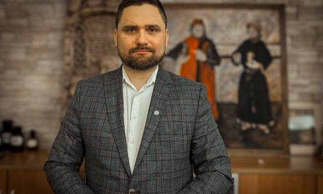 Latem zapominamy o odpowiednim przechowywaniu lekarstw. Jak należy to robić?