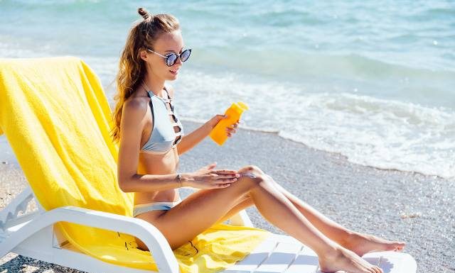 Nie spal się na słońcu. Darmowy kalkulator opalania pomoże uniknąć oparzeń. Oblicz ile czasu przebywać na słońcu i jaki krem z filtrem użyć