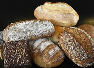 Uwaga! Sklepy wycofują ze sprzedaży zanieczyszczone pieczywo! Powinni na nie uważać szczególnie alergicy. Zobacz nowe ostrzeżenia GIS