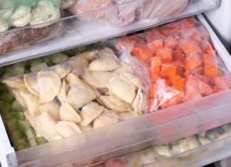 Tego nie można mrozić! Jakich produktów nie wolno wkładać do zamrażarki? Sprawdziliśmy!