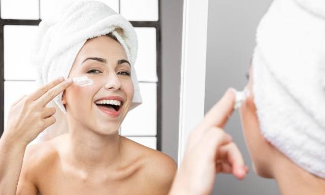 Tani kosmetyk z apteki na zmarszczki i wypryski. Działa jak ekskluzywny krem. Chcesz mieć gładką cerę? Sięgnij po maść z witaminą F
