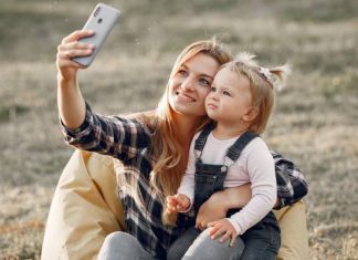 Rodzicu umieszczasz zdjęcia swojego dziecka w social mediach? Zastanów się nad konsekwencjami! Możesz wyrządzić mu krzywdę