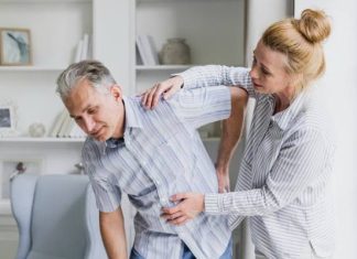 Boli cię krzyż? Naukowcy polecają prostą i darmową metodę. Jest dostępna dla większości ludzi