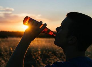 Uwaga na wybuchające butelki z piwem! Należy je wyrzucić lub zwrócić do sklepu. Zobacz najnowsze ostrzeżenia GIS