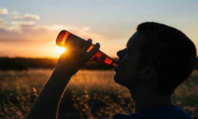Uwaga na wybuchające butelki z piwem! Należy je wyrzucić lub zwrócić do sklepu. Zobacz najnowsze ostrzeżenia GIS