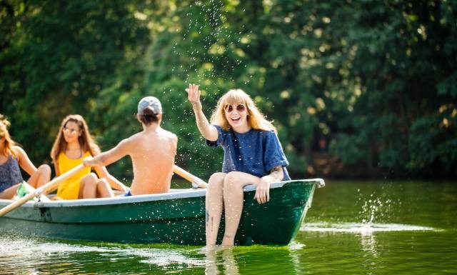 Wakacje bez chorób? Niestety, atakują też latem. Te wirusy i bakterie możesz złapać podczas wakacji. Uważaj na te zagrożenia!