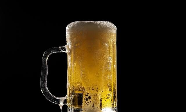 Popularne piwo Żywiec wycofane ze sprzedaży. Sprawdź, czy masz je w swojej lodówce! Zobacz też najnowsze ostrzeżenia GIS