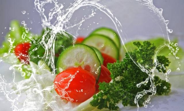 Takich rzeczy nie jedz przed snem! Zjesz to – nie zaśniesz! Co powoduje bezsenność? Nie jedz tego przed snem! 9.08.2024