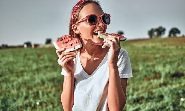 Co się dzieje z twoim organizmem, kiedy jesz arbuza? To nie tylko dobre rzeczy! Niektórym może poważnie zaszkodzić