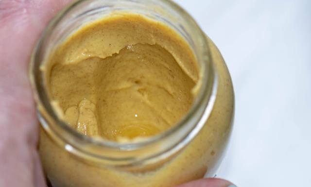 Tego sosu nie omijaj, jest zdrowy! Musztarda to jedna z najlepszych przypraw do dań. Zobacz, jaką najlepiej wybrać