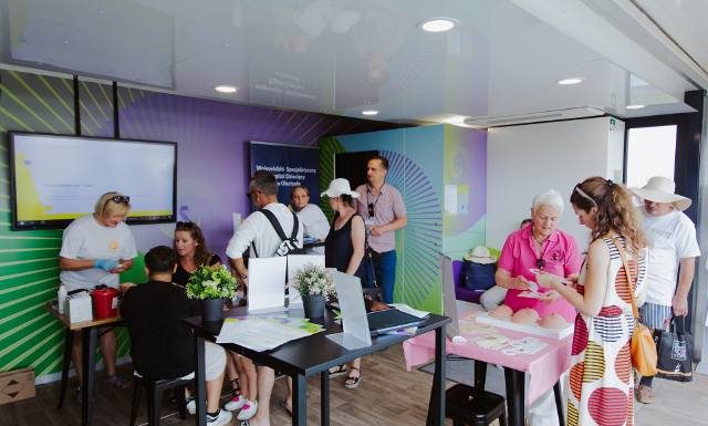 Unijny onkobus przejechał przez Polskę w ramach kampanii „Spójrz, Polsko! Miej baczne oko na raka!”